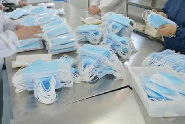 Coronavirus – Ue contro il blocco dell’export delle mascherine: “Stati condividano dispositivi”